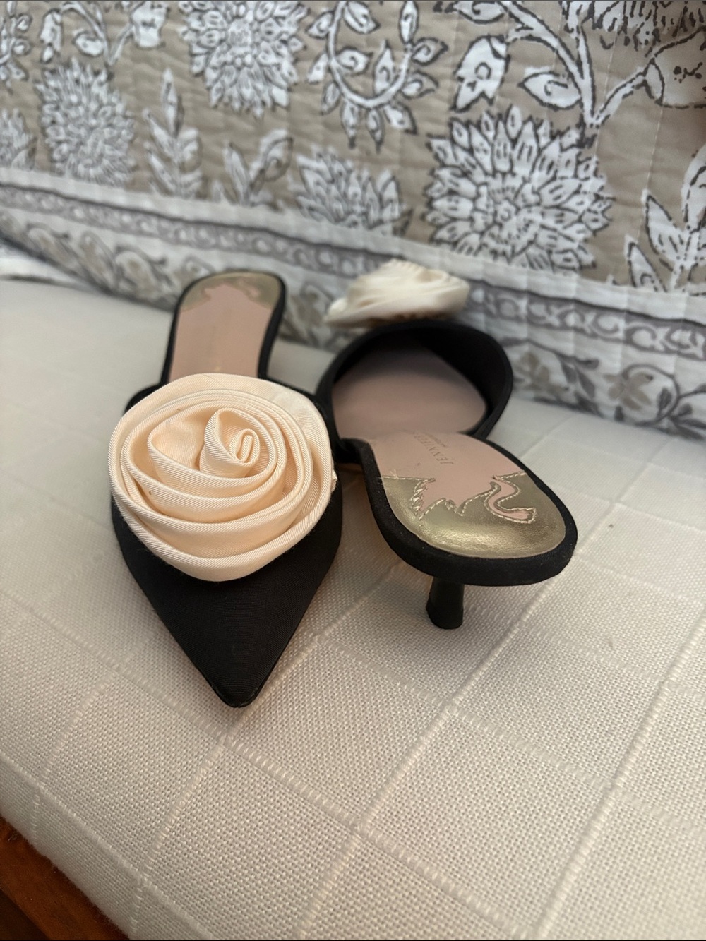 ANTONIO MELANI Black Pointed-Toe Kitten Heel Mules with Cream Rose